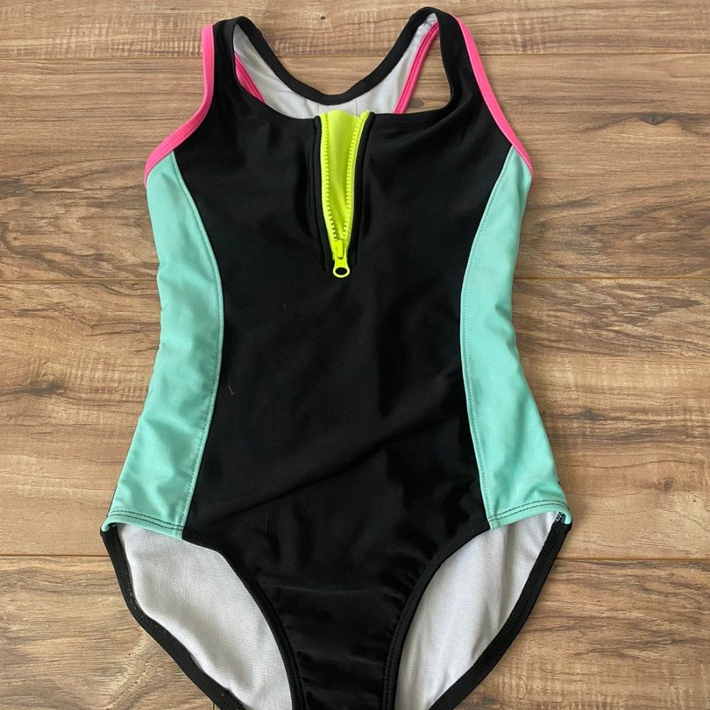 Girls one piece baiting suit